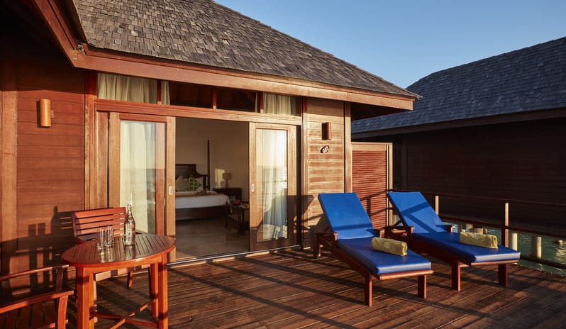 indian-ocean-holidays-maldives-sun-siyam-olhuveli-deluxe- water-villa