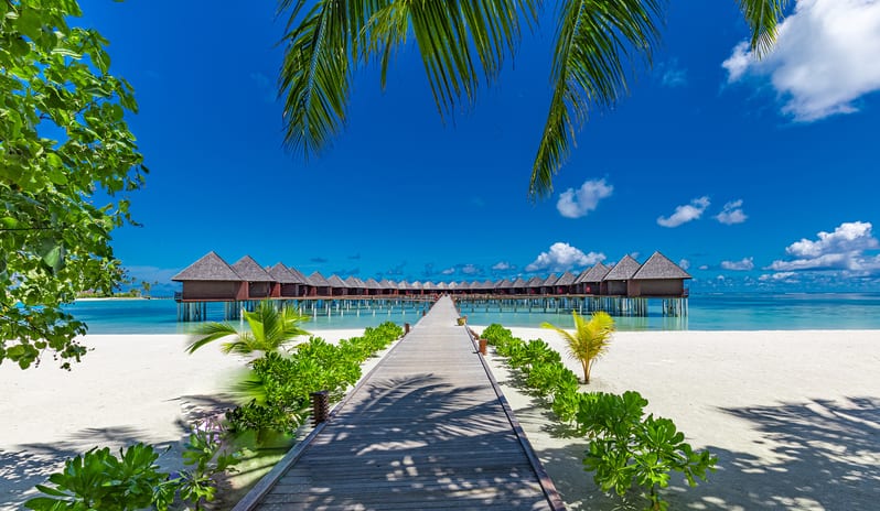 indian-ocean-holidays-maldives-sun-siyam-olhuveli-water-villa-jetty