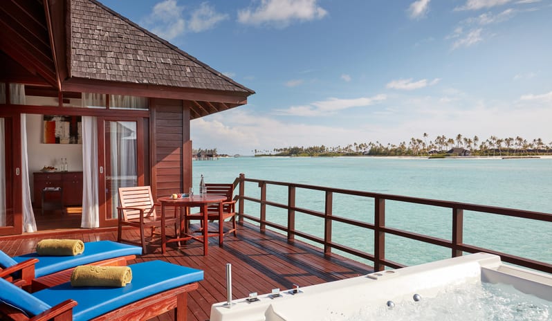 indian-ocean-holidays-maldives-sun-siyam-olhuveli-prestige- jacuzzi-water-villa