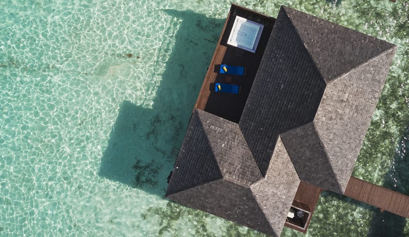indian-ocean-holidays-maldives-sun-siyam-olhuveli-prestige- jacuzzi-water-villa