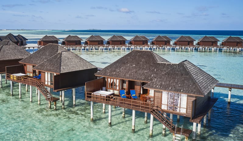 indian-ocean-holidays-maldives-sun-siyam-olhuveli-prestige- jacuzzi-water-villa