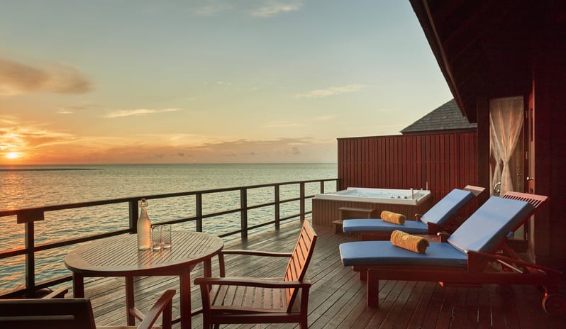 indian-ocean-holidays-maldives-sun-siyam-olhuveli-prestige- jacuzzi-water-villa