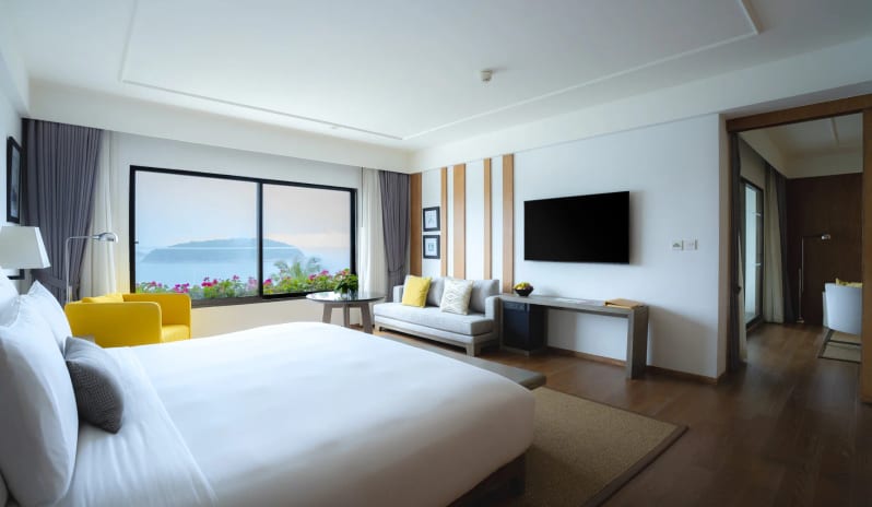 thailand-holidays-phuket-the-nai-harn-phuket-royal-ocean-view-suite