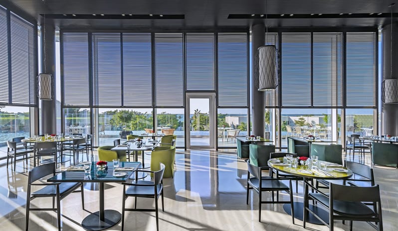 middle-east-holidays-ajman-al-zorah-beach-resort-vinesse- bar