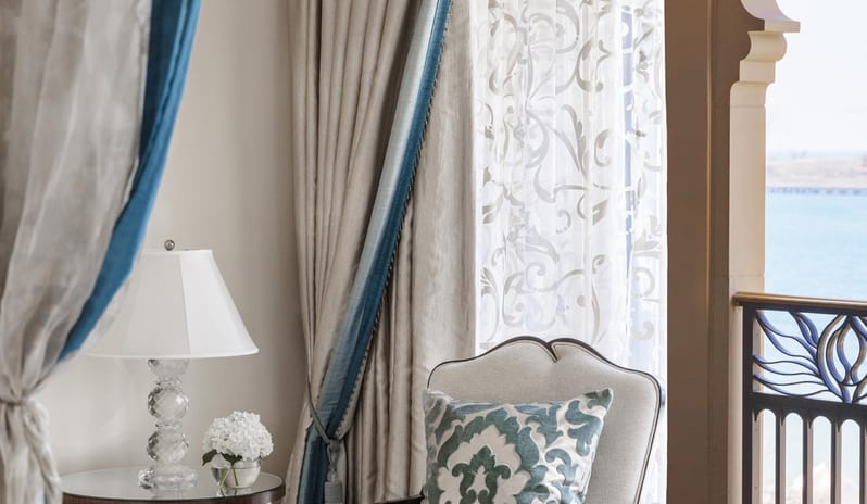 oo-royalmirage-accomodation-the-palace-royal-suite-bedroom-detail-2-small