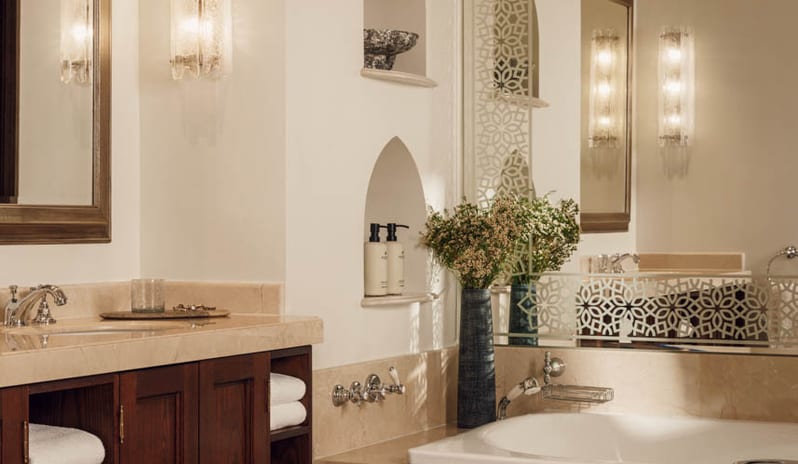 middle-east-holidays-dubai-one-only-royal-mirage-residence- prestige-room-bathroom