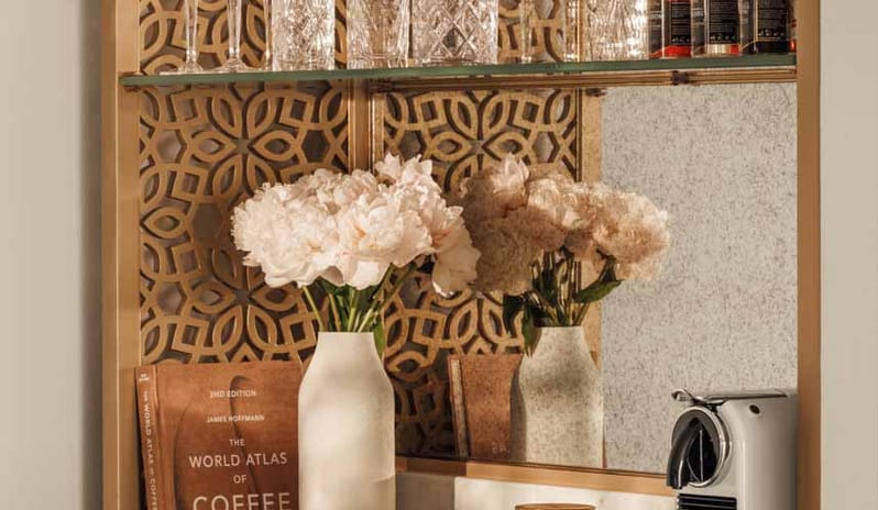 oo-royalmirage-rooftopsuite-minibar-detail-1