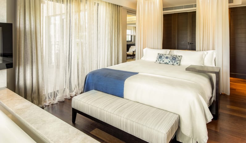 europe-holidays-greece-costa-navarino-the-romanos-a-luxury-collection-resort-costa-navarino-grand-suite-garden- view