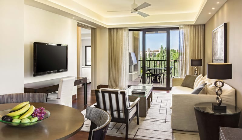 europe-holidays-greece-costa-navarino-the-romanos-a-luxury-collection-resort-costa-navarino-grand-suite-garden- view