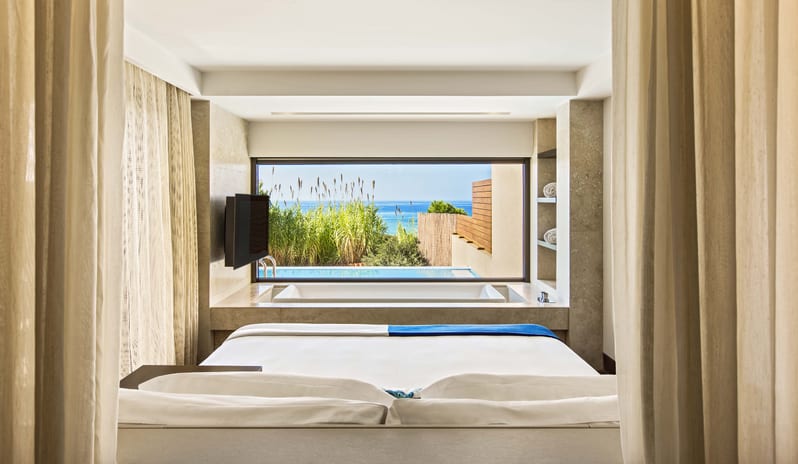 europe-holidays-greece-costa-navarino-the-romanos-a-luxury-collection-resort-costa-navarino-premium-grand-infinity-suite-beach-front