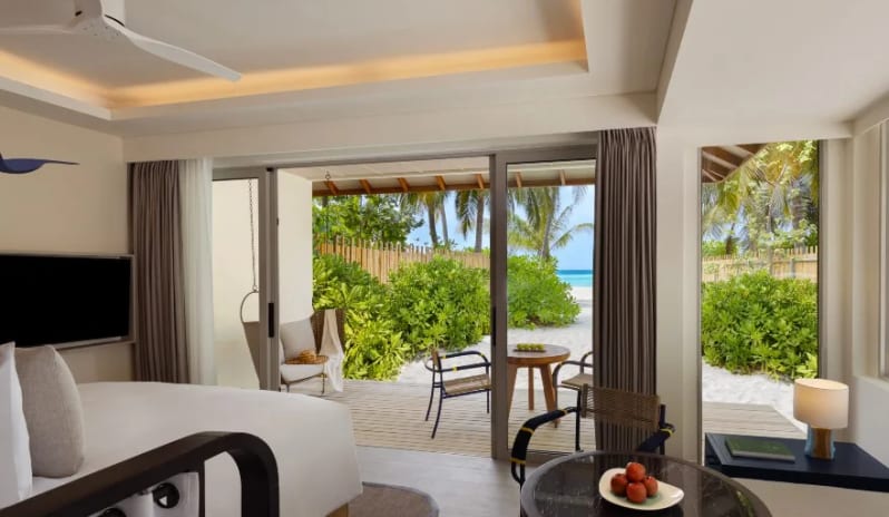 indian-ocean-holidays-maldives-avani-fares-maldives-resort-beach-villa