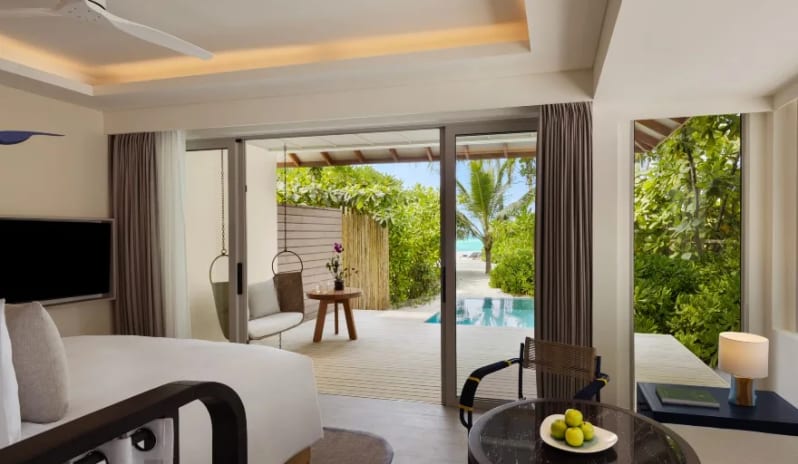 indian-ocean-holidays-maldives-avani-fares-maldives-resort-beach-pool-villa