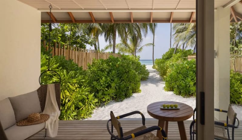 indian-ocean-holidays-maldives-avani-fares-maldives-resort-beach-villa