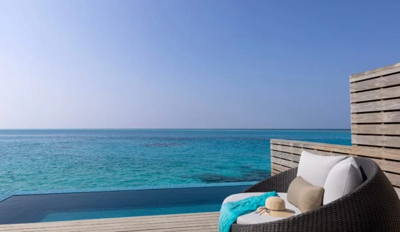 indian-ocean-holidays-maldives-avani-fares-maldives-resort-overwater-pool-villa