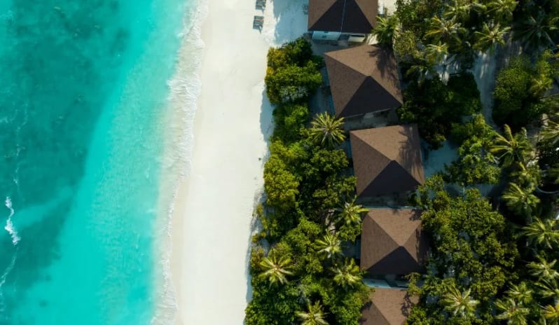 indian-ocean-holidays-maldives-avani-fares-maldives-resort-premium-beachfront-room