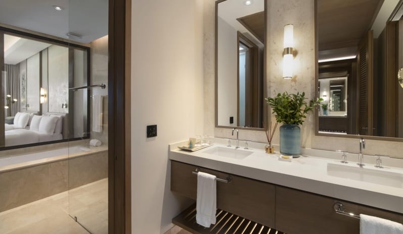 caribbean-holidays-dominican-republic-casa-de-campo-resort-villas-hotel-premier-junior-suite-patio-gardens- golf-course