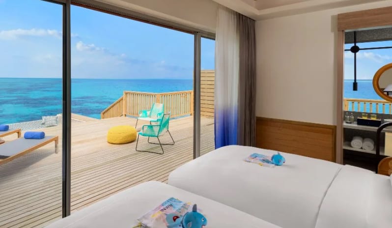 indian-ocean-holidays-maldives-avani-fares-maldives-resort-three-bedroom-sunset-overwater-pool-residence-bedroom