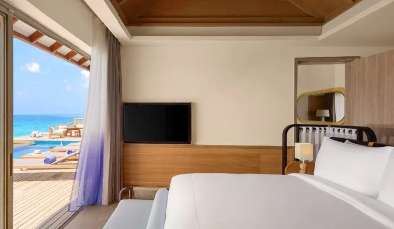 indian-ocean-holidays-maldives-avani-fares-maldives-resort-two-bedroom-overwater-pool-residence-master-bedroom
