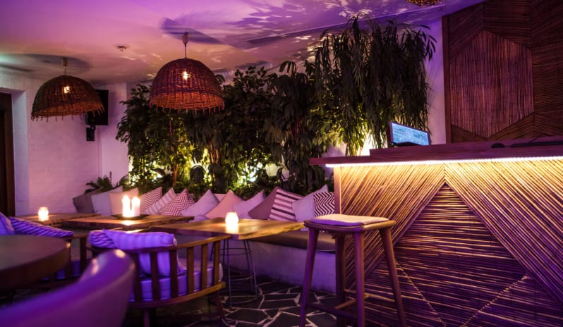 europe-holidays-greece-costa-navarino-the-romanos-a-luxury-collection-resort-costa-navarino-branco-tiki-bar