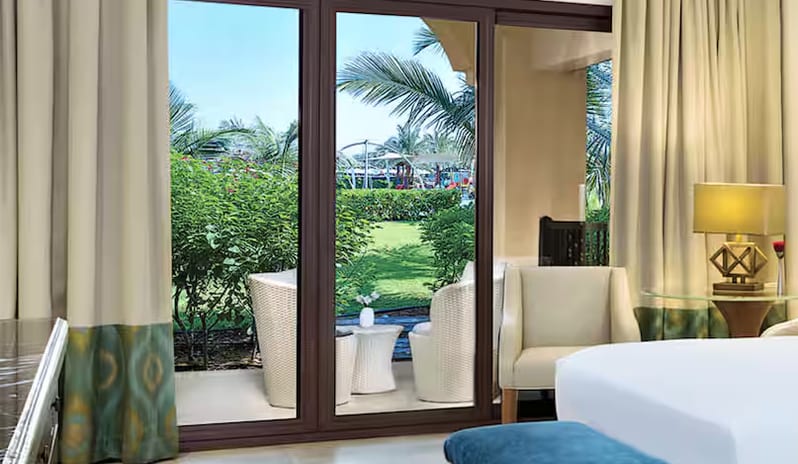 middle-east-holidays-ras-al-khaimah-doubletree-by-hilton-resort-spa-marjan-island-hotel-deluxe-room-garden-access-access-view