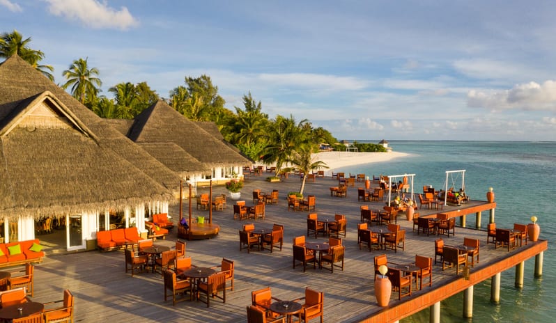 indian-ocean-holidays-maldives-sun-siyam-olhuveli-sunset- restaurant