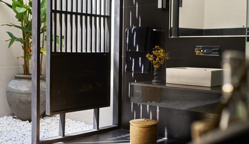 indian-ocean-holidays-sri-lanka-sun-siyam-pasikudah-garden-pavilion-bathroom