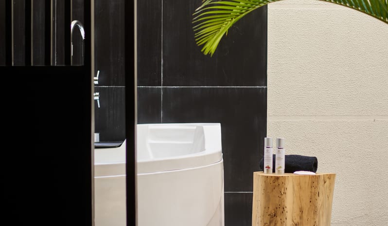 indian-ocean-holidays-sri-lanka-sun-siyam-pasikudah-ocean- pavilion-bathroom
