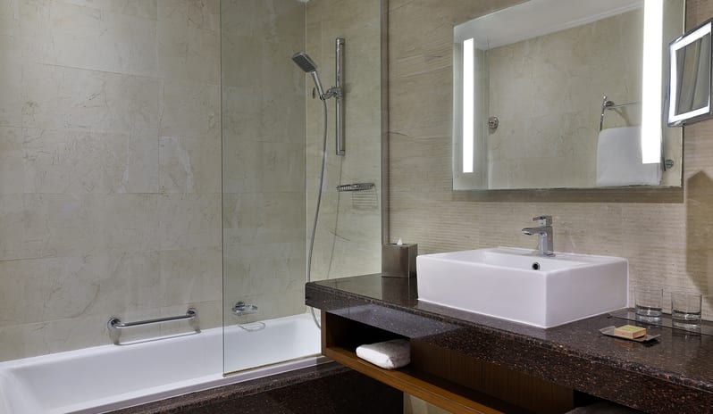 middle-east-holidays-ras-al-khaimah-doubletree-by-hilton-resort-spa-marjan-island-hotel-guest-room-with-pool-view