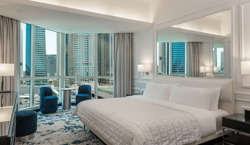 middle-east-holidays-dubai-le-meridien-mina-seyahi-beach-resort-waterpark-hotel-club-skyline-view-room