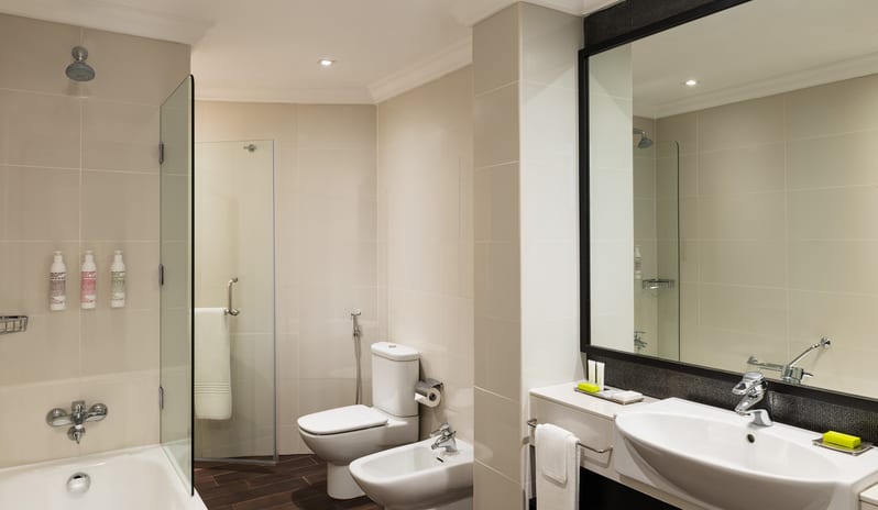 middle-east-holidays-dubai-le-meridien-mina-seyahi-beach-resort-waterpark-hotel-family-room-three-bedroom-sea-view