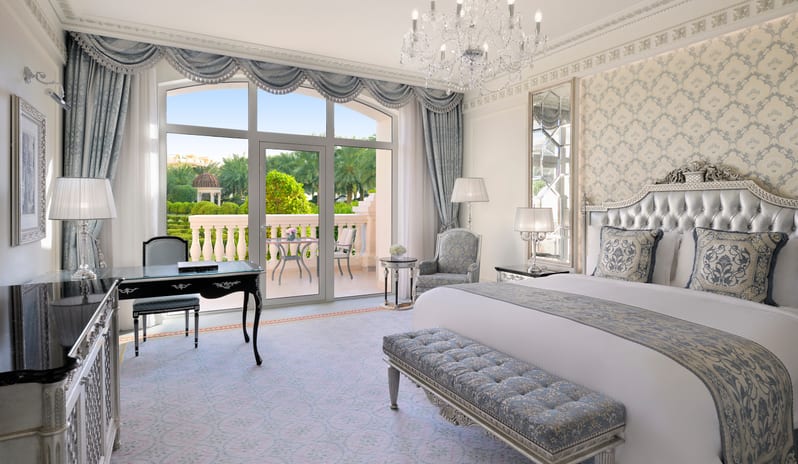 middle-east-holidays-dubai-raffles-the-palm-dubai-premier- garden-walk