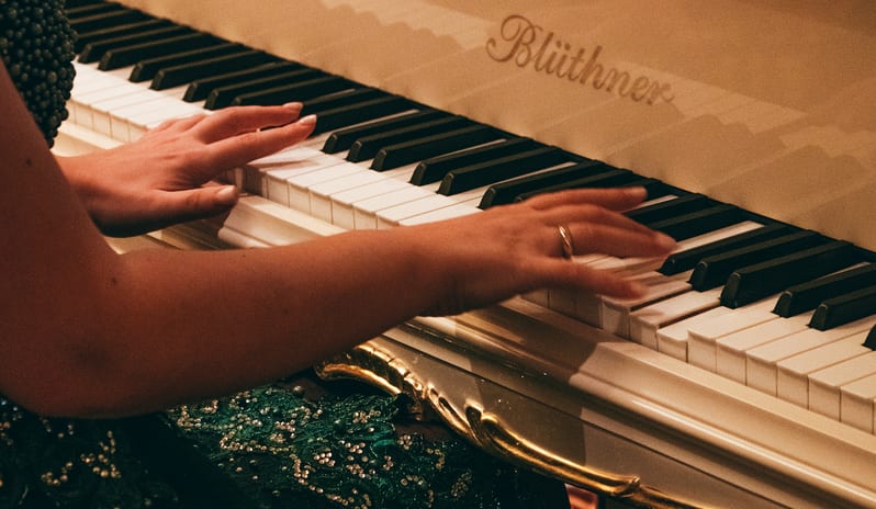 middle-east-holidays-dubai-raffles-the-palm-dubai-blüthner- hall