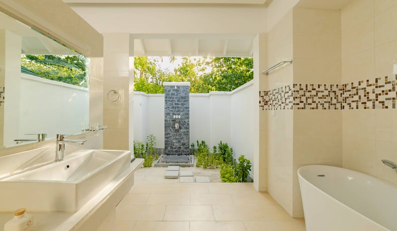 indian-ocean-holidays-maldives-siyam-world-maldives-sunset-pool-beach-villa-bathroom