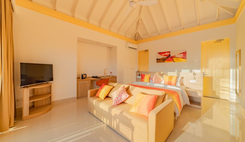 indian-ocean-holidays-maldives-siyam-world-maldives-sunset-pool-beach-villa-bedroom