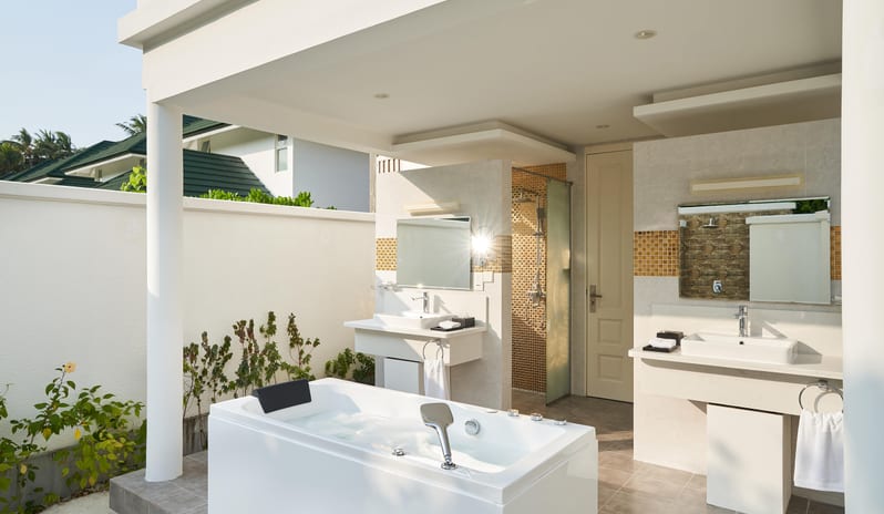 indian-ocean-holidays-maldives-siyam-world-maldives-four- bedroom-beach-residence-bathroom