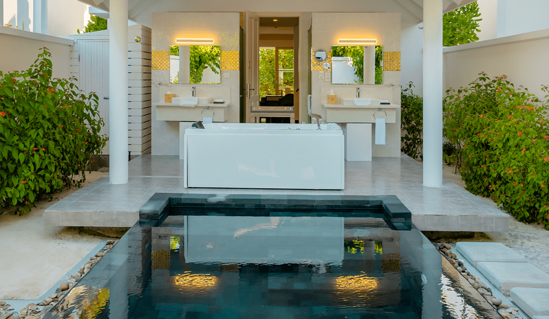 indian-ocean-holidays-maldives-siyam-world-maldives-two- storey-pool-beach-residence