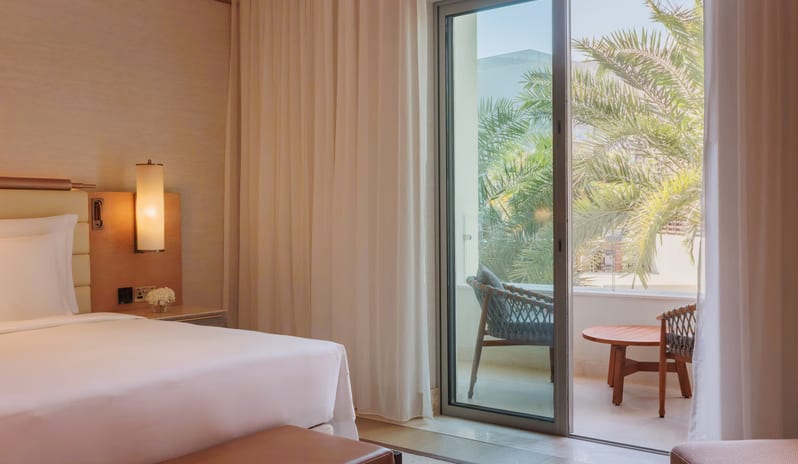 middle-east-holidays-oman-jumeirah-muscat-bay-one-bedroom-family-suite