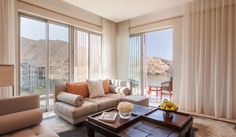 middle-east-holidays-oman-jumeirah-muscat-bay-one-bedroom-panoramic-suite