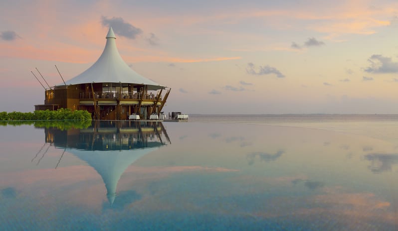indian-ocean-holidays-maldives-baros-hotel-the-lighthouse-restaurant