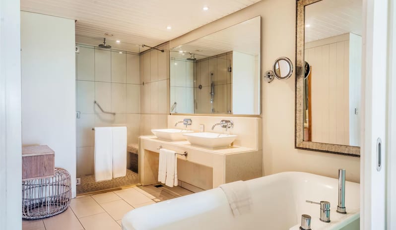 indian-ocean-holidays-mauritius-radisson-blu-azuri-resort-spa-hotel-premium-ocean- room