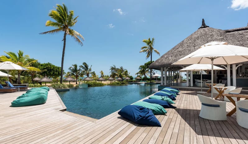Indian-ocean-holidays-mauritius-radisson-blu-azuri-resort-spa-hotel-cyan-pool-bar