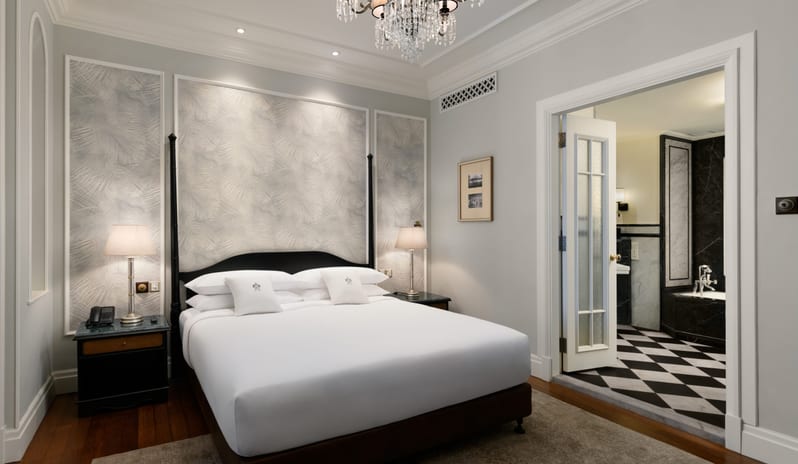 asia-holidays-malaysia-penang-eastern-oriental-hotel-deluxe-suite