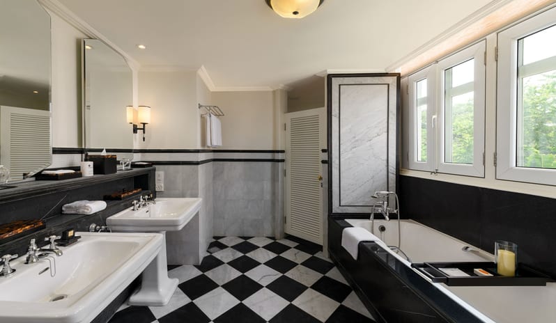 asia-holidays-malaysia-penang-eastern-oriental-hotel-superior-suite