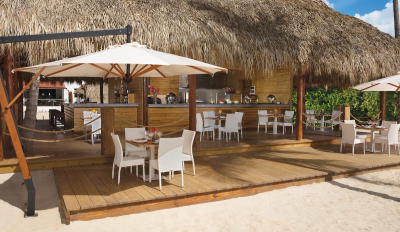 caribbean-holidays-dominican-republic-dreams-la-romana-resort-spa-barefoot-grill