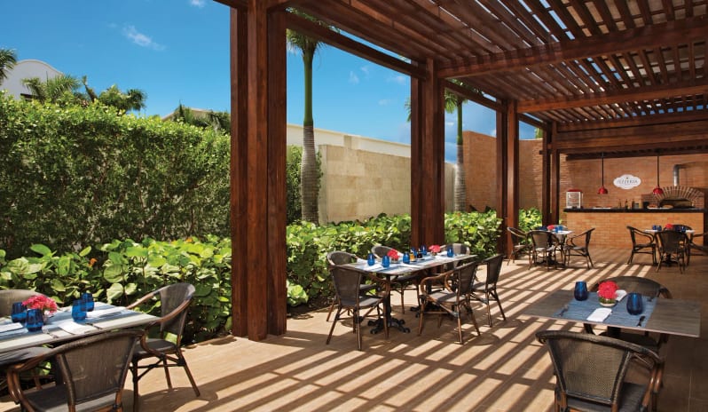 caribbean-holidays-dominican-republic-dreams-la-romana-resort-spa-pizzeria