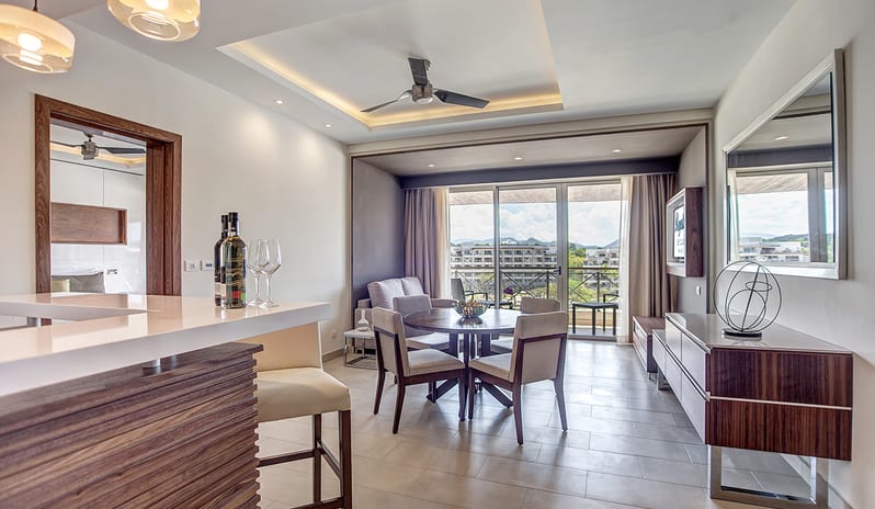 caribbean-holidays-st-lucia-hideaway-at-royalton-saint-lucia-junior-suite-swim-out