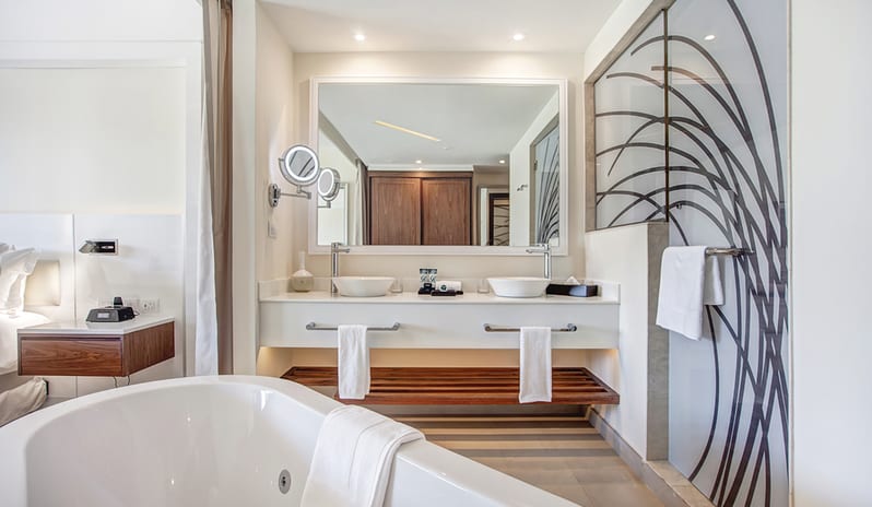 caribbean-holidays-st-lucia-hideaway-at-royalton-saint-lucia-junior-suite-butler- service-swim-out