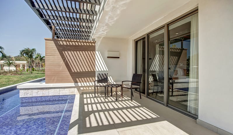 caribbean-holidays-st-lucia-hideaway-at-royalton-saint-lucia-junior-suite-butler- service-swim-out