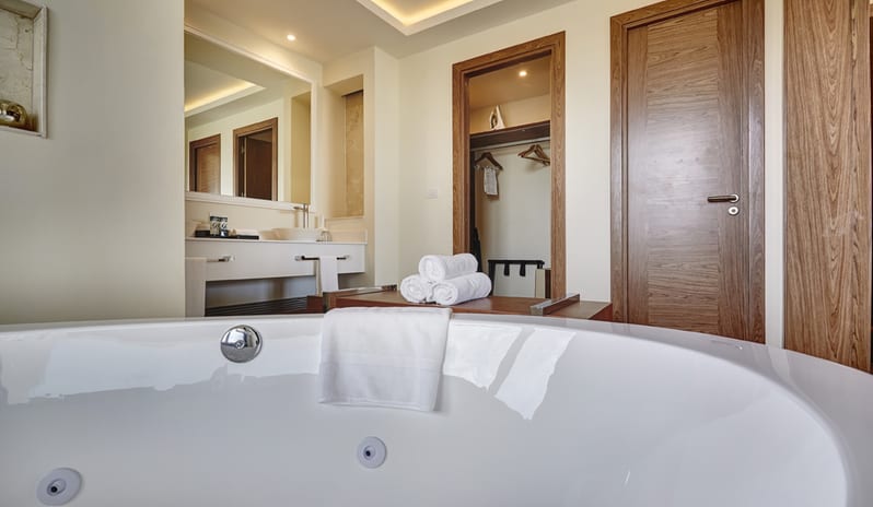 caribbean-holidays-st-lucia-hideaway-at-royalton-saint-lucia-luxury- penthouse-one-bedroom-suite-ocean-view-terrace-jacuzzi-dc