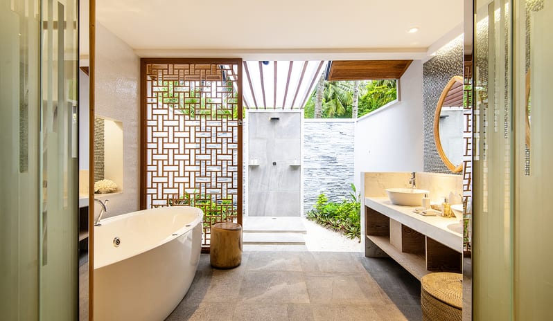 lily-beach-beach-suite-bathroom-1